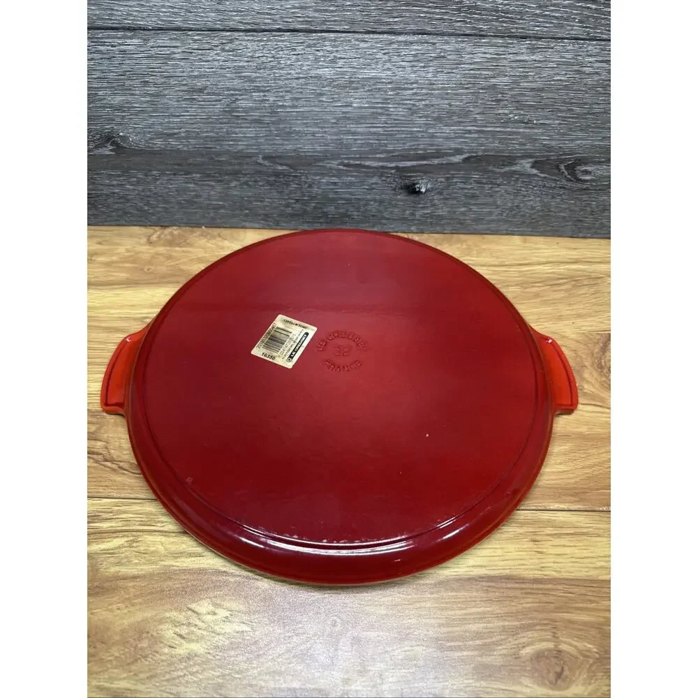 Le Creuset Round Cast Bistro Burgandy Pizza Grill W/ Handles #32